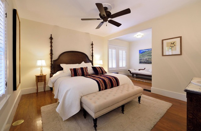 BOUTIQUE HOTEL - King Room-1/2 mi. from Santa Fe Plaza