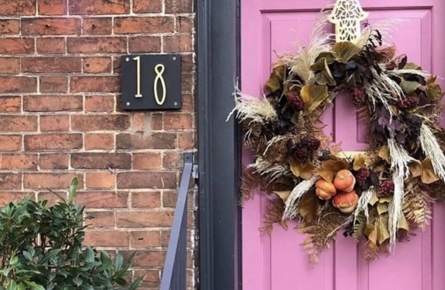 Boutique style 3 storey cottage/house in beautiful Henley in Arden Warwickshire