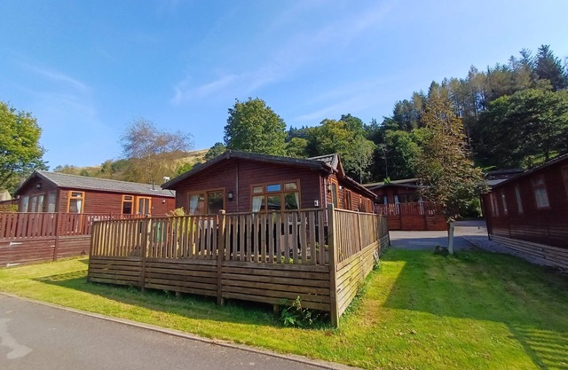 Bowness Lodge - a holiday lodge that sleeps 4 guests in 2 bedrooms