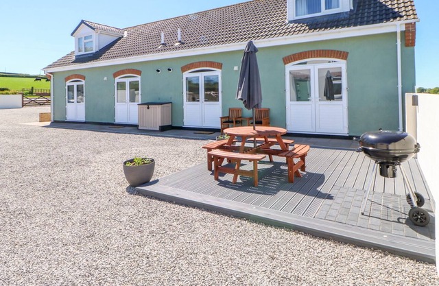 BRACKEN COTTAGE, family friendly, with a garden in Shadforth