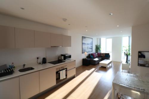 Bracknell RWH Beautiful Two Bedroom Apartment