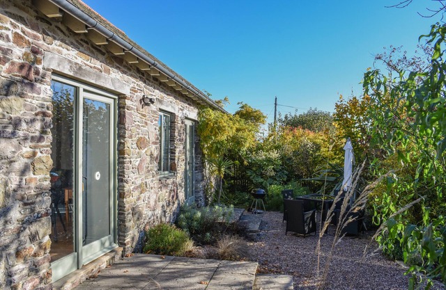 BRADBRIDGE BARN, family friendly, with a garden in Newton Ferrers