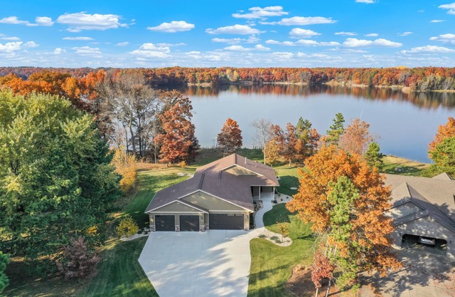 Brand New 2021 4 BR + den Lake House minutes to world class golf.