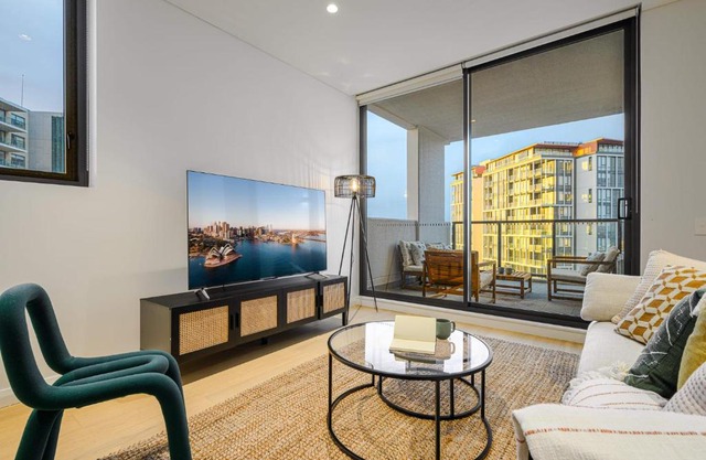 Brand new 2BD Modern Apt near MQ shopping centre