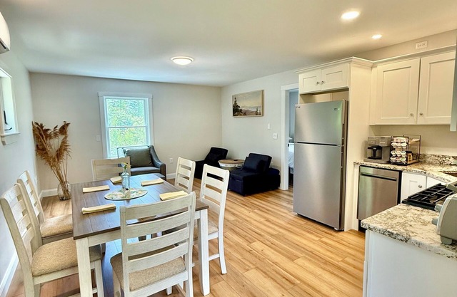 Brand new 2BR, 1.5BA-close to amenities yet feels secluded. 2 story, AC, wifi!