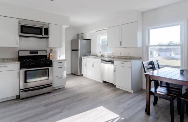 Brand new 3 bed unit near wineries, and the lake