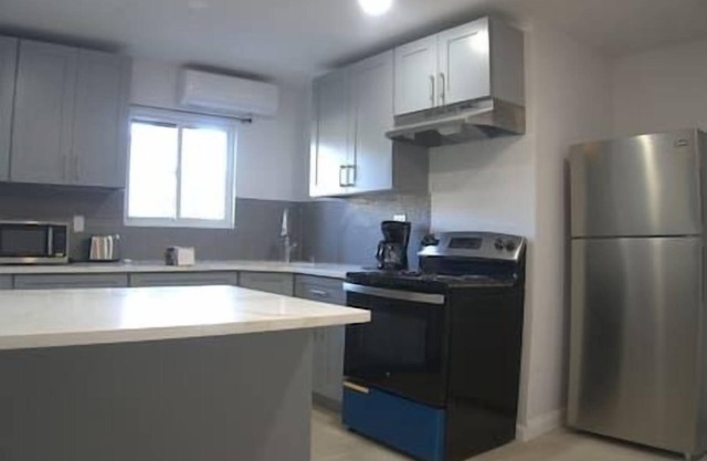 Brand new 3 bedroom apt close to all