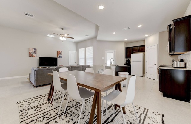 Brand New 4 Bedroom House Perfect for Travel Nurse