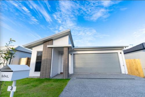 Brand New 4BR Family Oasis Easy Brisbane Access