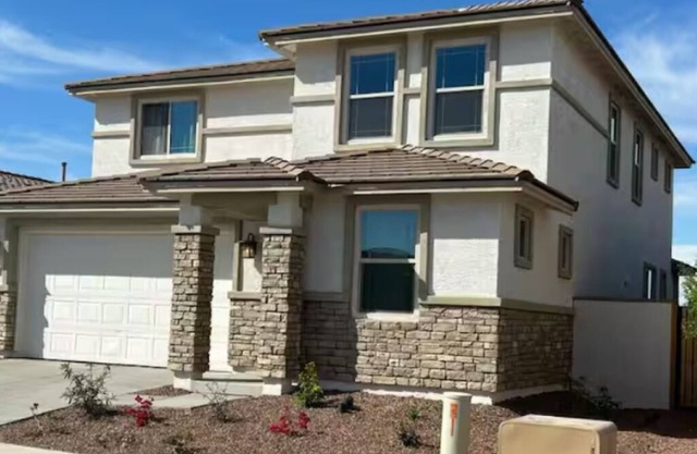 Brand new beautiful home in Verrado/Buckeye. Perfect for golfers! Great views