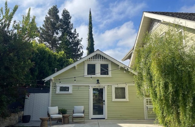 Brand New Charming Guest House in lovely Northwest Glendale CA. Private &Quiet