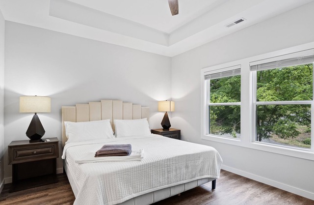 BRAND NEW & CHIC Ranch