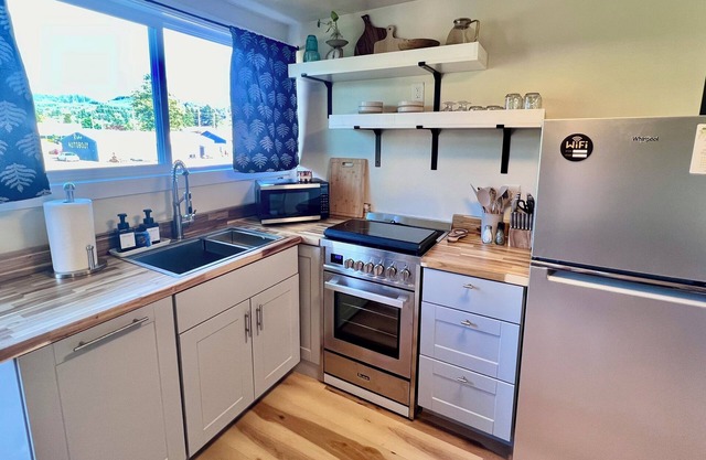 Brand new Cozy apartment in lovely Forks with WiFi,