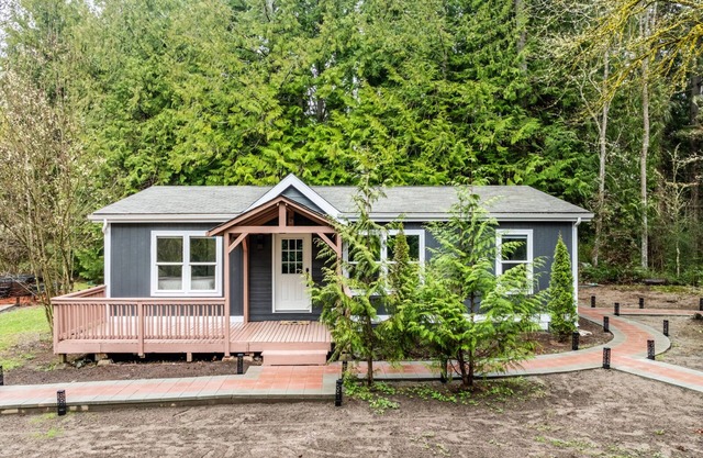 Brand New Home On 4 Acres With Private Hot Tub