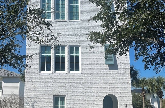 Brand new home in Blue Mountain Beach on 30A/Walk to the Beach + Restaurants