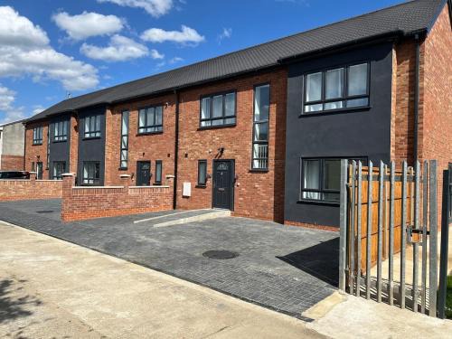 Brand New, Immaculate 3 Bed 3 Shower room House