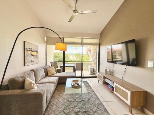 Brand New lake view Penthouse with office space