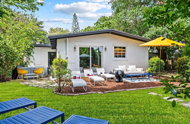 Brand New Lux Private Retreat with Hot Tub - by HardRock,LasOlas,beach, airport