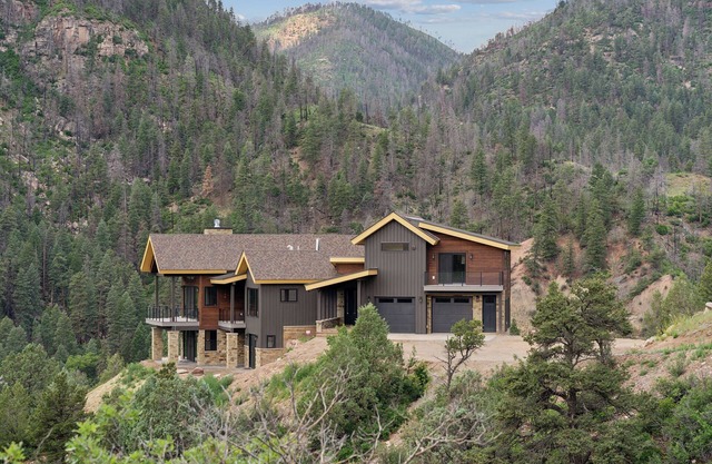 Brand New Luxury Home near Durango with Stunning Views! Quick to Town or Ski