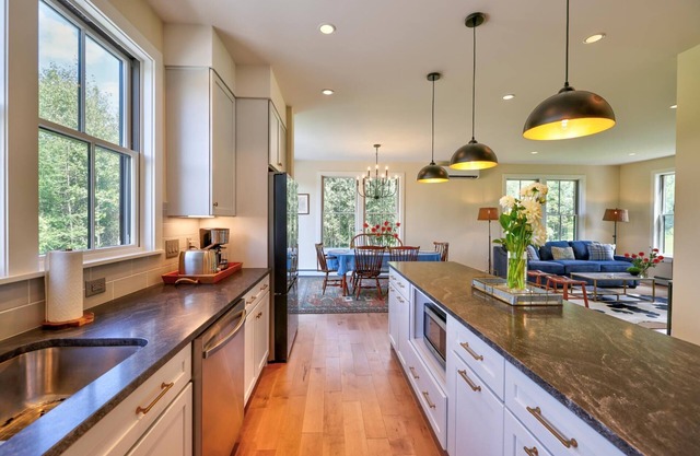 Brand New Picturesque Home Minutes to Stowe