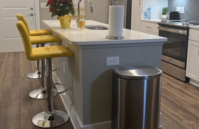 BRAND NEW SPECTACULAR LUXURY ONE BEDROOM!!!!!!!!!!!!!!!!!!!!!!!!!!!!!!!!!!!!!!!!