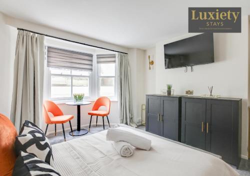Brand New Stylish & Chic Studio City Centre Nr High St by Luxiety Stays