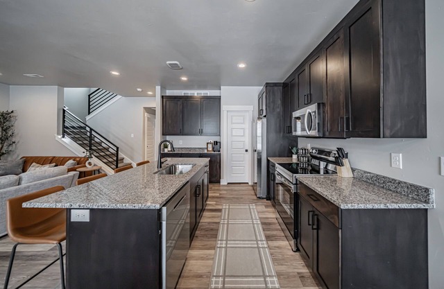 Brand New Townhome sleeps 12.