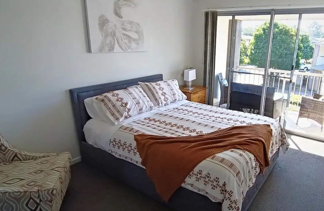 Brassall Place-Ipswich Entire Home 🏡 with Pool UNIT 46