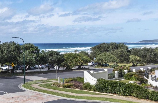 Breakers 2 - 8, 18 - 20 Pacific Parade