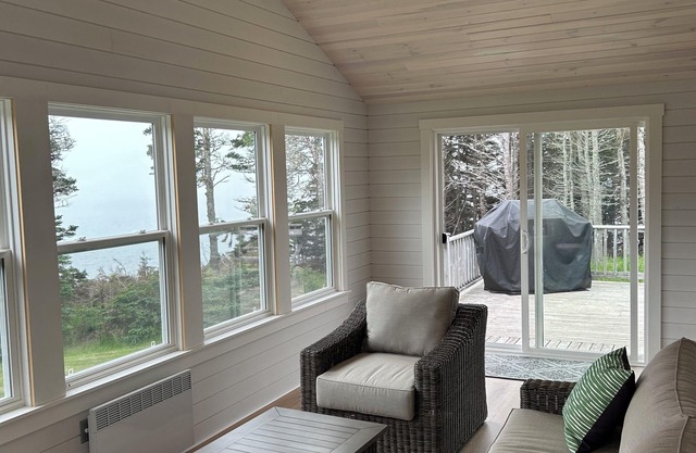 Breakers Beach House- Oceanfront with Stunning Views