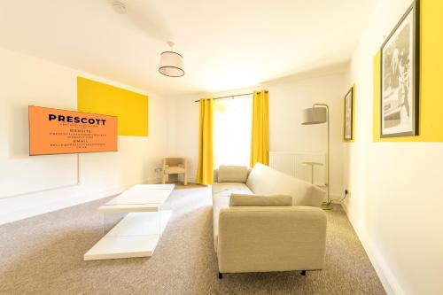 Breakfast at Tiffany's Theme with FREE PARKING by Prescott Apartments