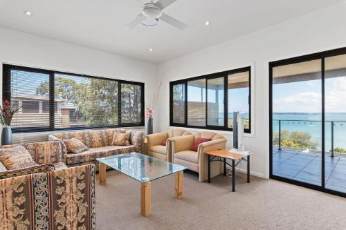 Breath taking Bay Views Private Pad Spacious