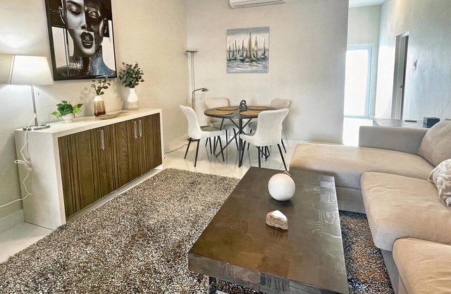 Breathtaking 3-Br Beachside Apt