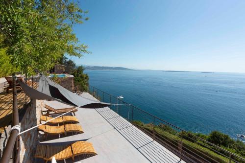Breathtaking luxurious villa with sea-view in Théoule sur Mer