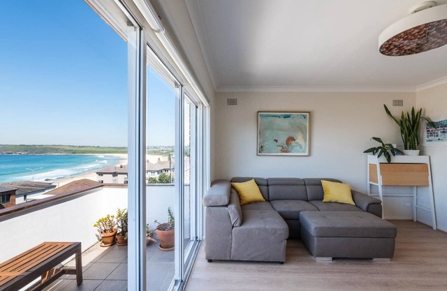 Breathtaking Maroubra Beachview Apt w Parking