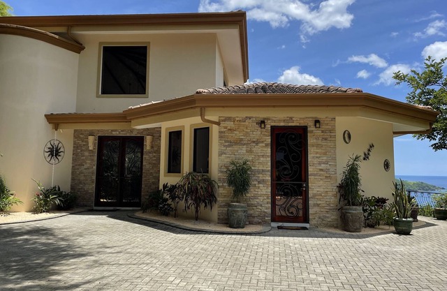 Breathtaking ocean view, spacious terrace and surrounded by nature.