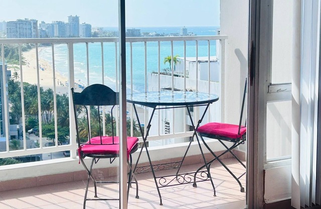 Breathtaking Oceanfront Paradise with King Bed,AC,WIFI, Parking