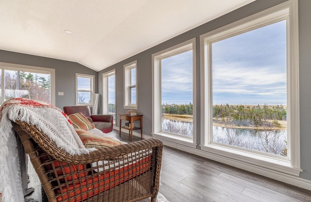 Breathtaking Views, Absolute Privacy, Modern&Cozy! 5mins to PEI's 2 BEST Beaches