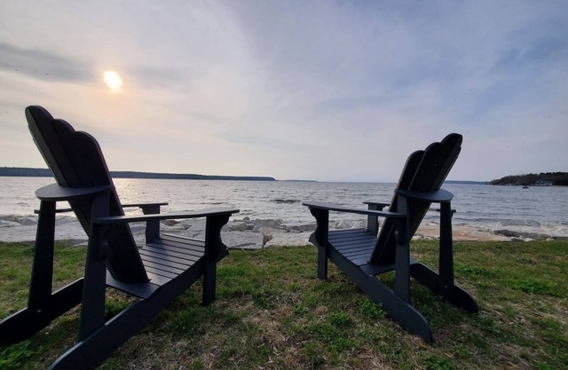 Breathtaking views on the Bay! Waterfrontage!