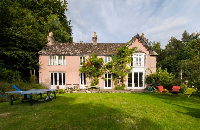 Brecon Beacons Country Home, sleeps 15+ family/pet friendly, perfect for walking