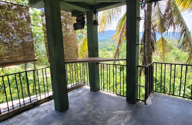 Breez Holiday Home