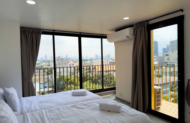 Breezewood Bangkok Hotel