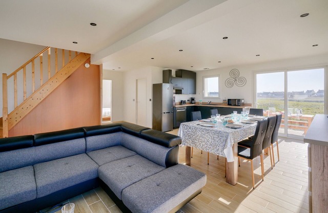 Breton stay for 7 with view of Eckmühl lighthouse