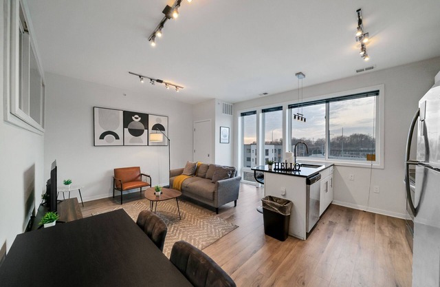 Brewerytown Condo I Free Parking I Pool I Gym
