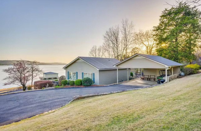 Briar Patch - Guntersville Lake, waterfront w/dock