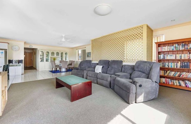 Bribie Island - 4bed Spacious Conjoined Unit