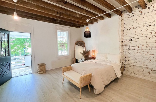 Bridge Street Luxury Boho Studio | Balcony