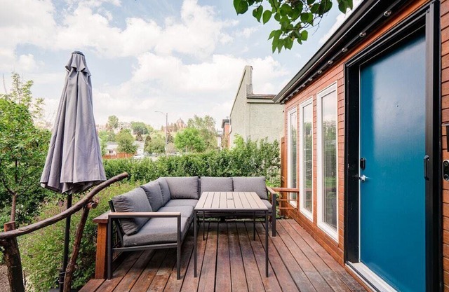 Bridgeland House - Unique, Modern, City Views, Free Parking & Central A/C