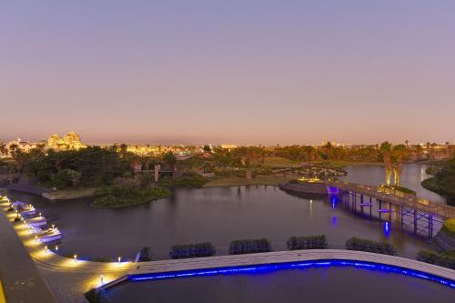Bridgewater View 502 by Host Agents