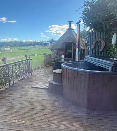 Bridie -rose with wood tub country retreat
